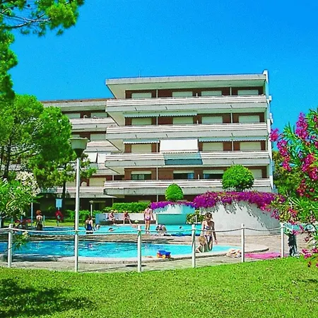 Practical Flat With Communal Garden And Pools In Lignano